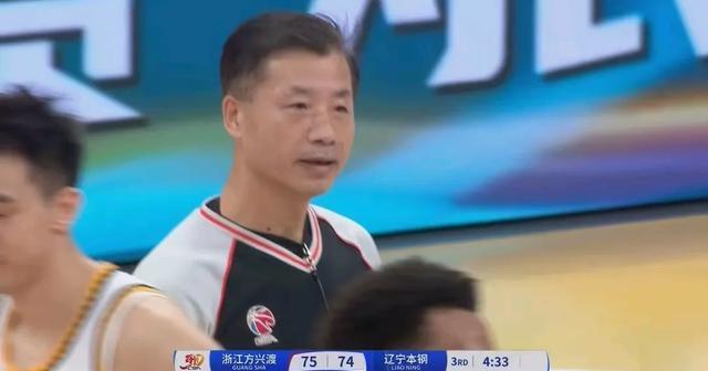 CBA常规赛赛后再迎强敌，斯图加特复出首秀，主帅态度：话题不断，更衣室氛围转暖