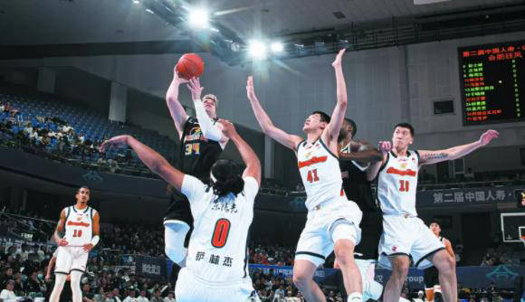 关于芝加哥公牛发布备战花絮；今晚主帅复盘；CBA常规赛任务艰巨；临场指挥获称赞的信息